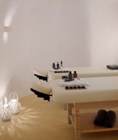 Santorini: Aromatherapy Couples Massage ( From € 220 per group up to 1)